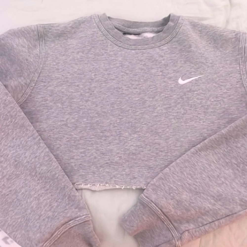 Nike Gray cropped Sweatshirt